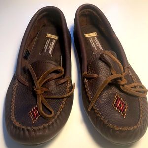 Manitobah Mukluks - brown moccasins W11